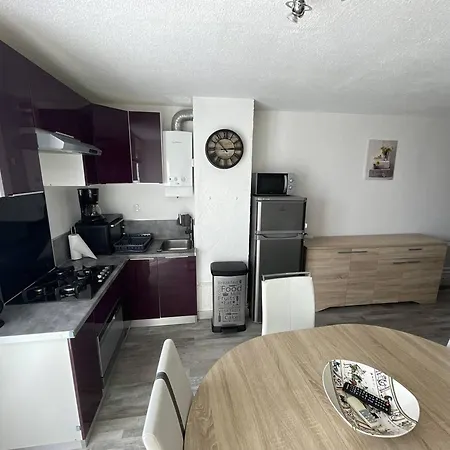 Apartment Deux Pieces Renove Proche Centre, Parking Inclus - Fr-1-723-174 Agde